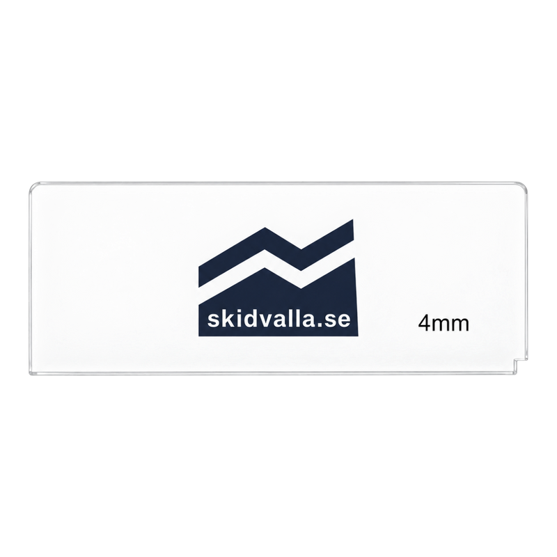 Genomskinlig plexisickel på 4 mm från skidvalla.se med logotyp och specialhörn för effektiv vallning av skidor.